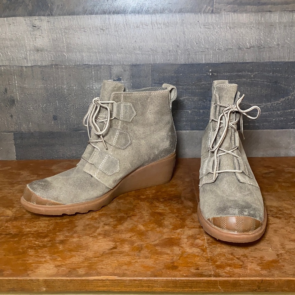 Tan Sorel Lace Up Boots